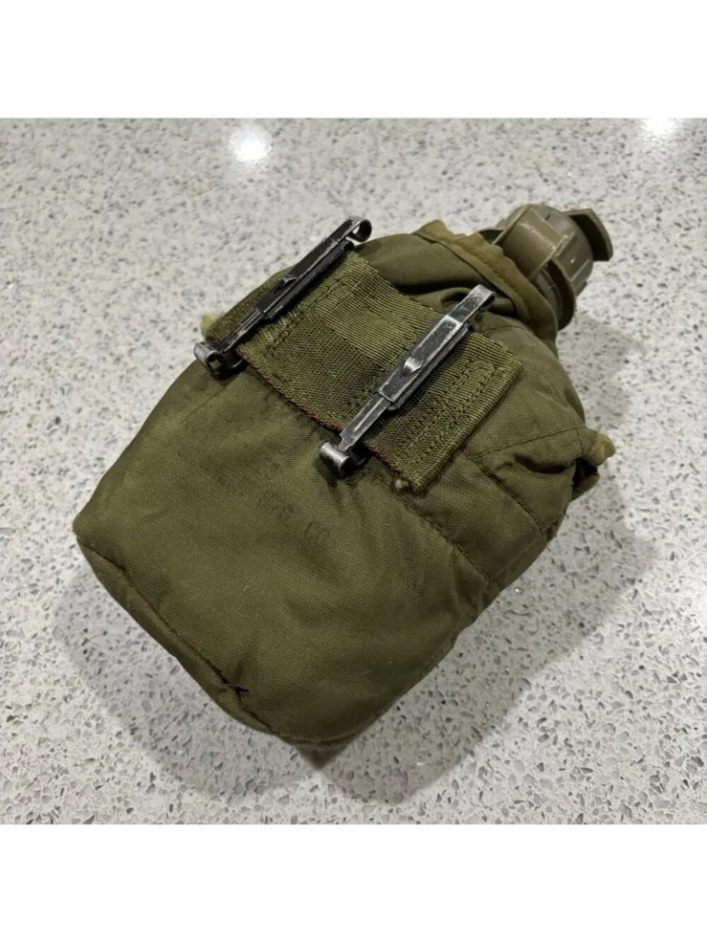 VINTAGE USGI Military COVER W/CLIPS & GI STYLE 1 QT. POLY CANTEEN BOTTLE Marines